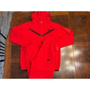 Preowned Nike Red Tech Fleece Track Suit Jacket & Pants Set Size Large